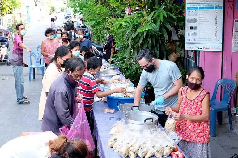 Offer 100 quality meals to people in need