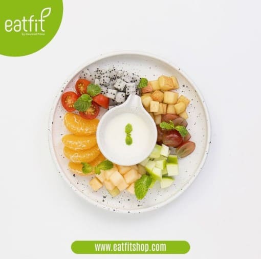 Mixed fruit salad with yogurt dressing