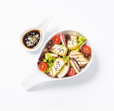 Grilled tofu salad with sesame dressing