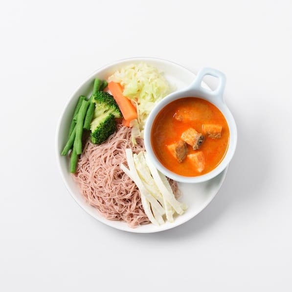 Brown Rice Noodle with Salmon Curry Sauce