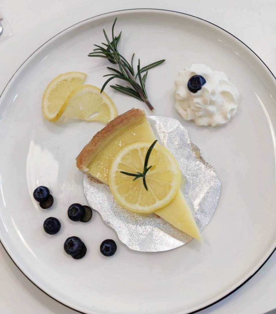 Delightful French Cake Surprise box ð