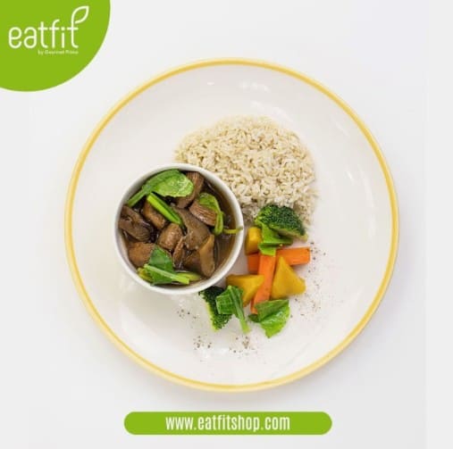 Stewed chicken breast with five spices and brown rice