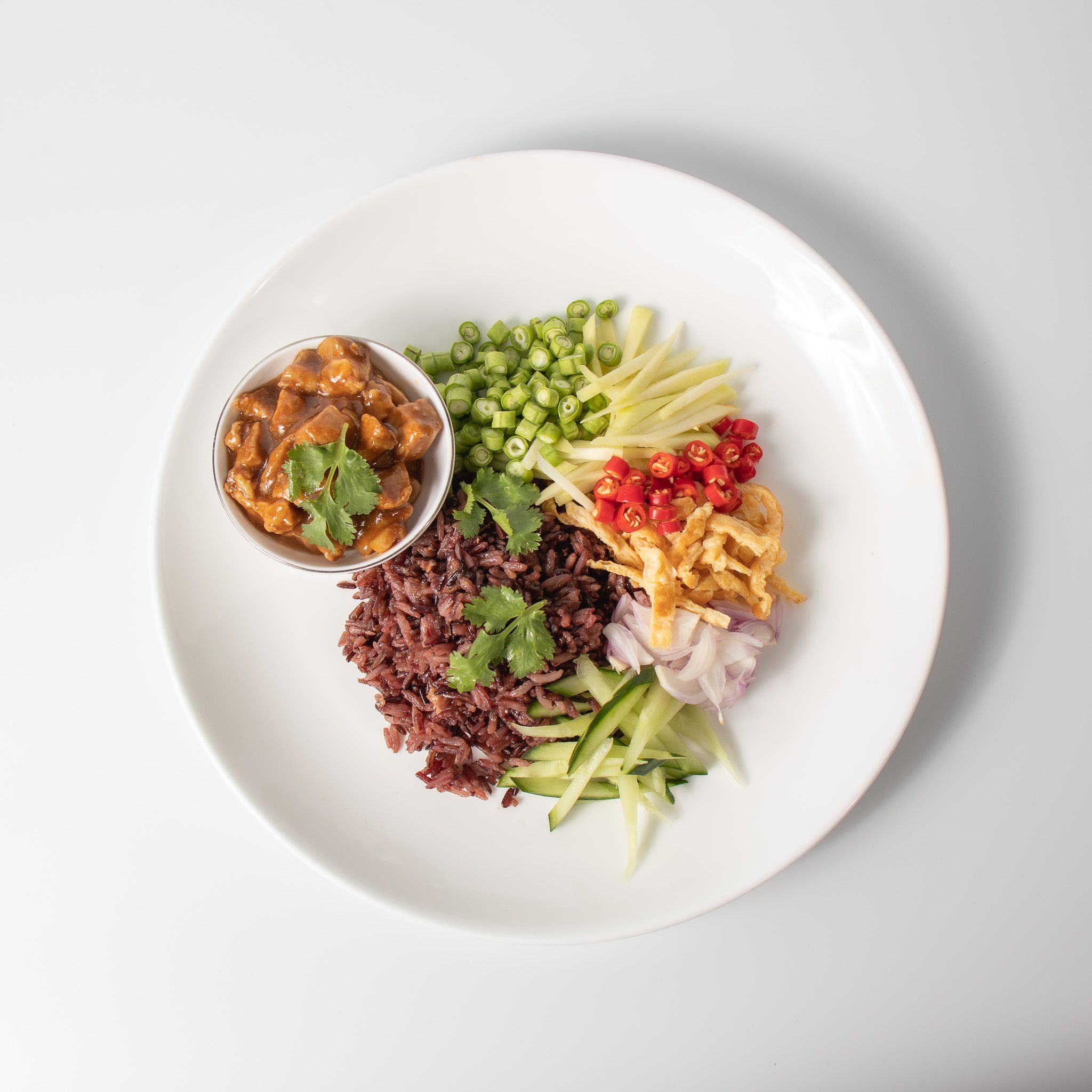 Mixed red cargo with shrimp paste and sweet pork